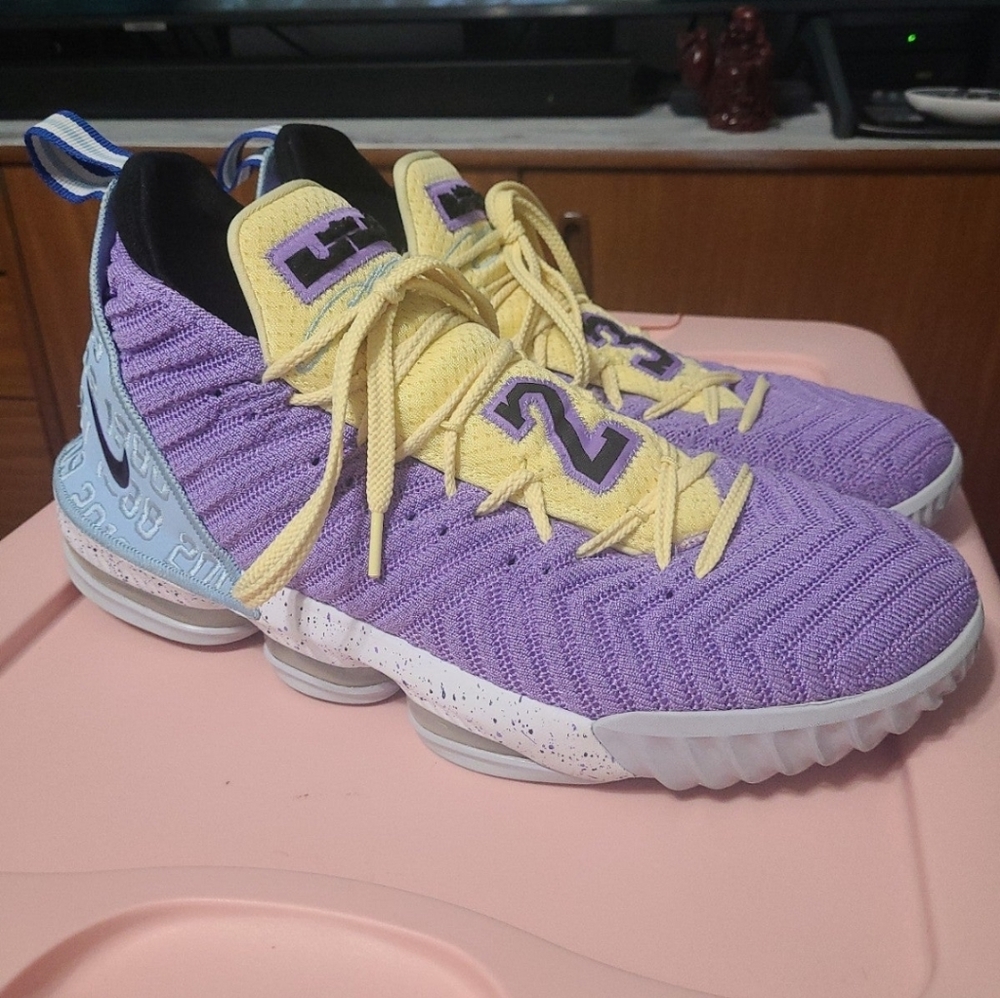 Lebron XVI / 16 Lakers Championships